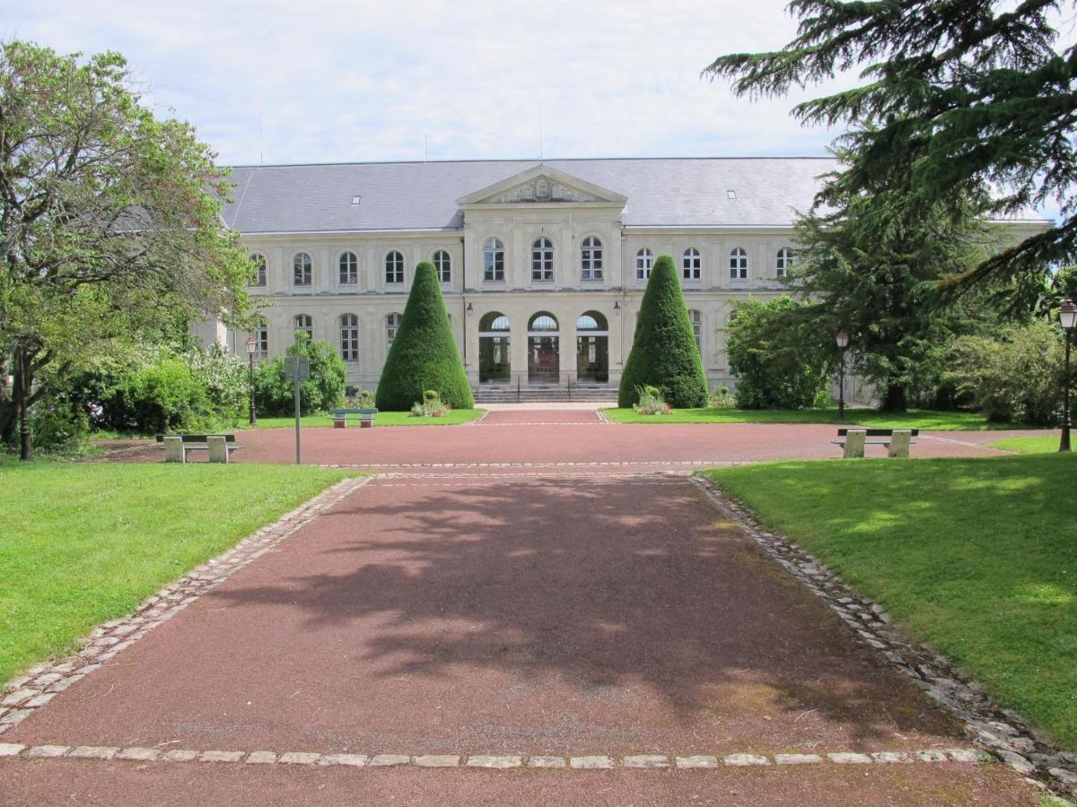 Petit Havre De Tranquillite Lägenhet Loudun Exteriör bild